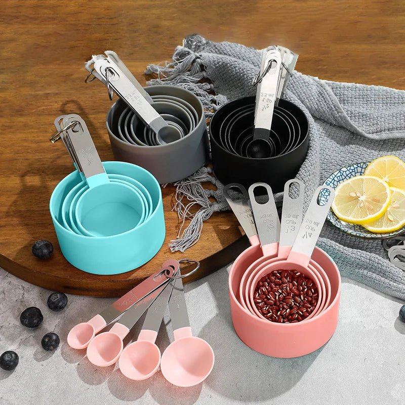 Set de 8 Tasses et Cuillères Doseuses Empilables – Manche en Inox, Ustensiles de Cuisine & Pâtisserie