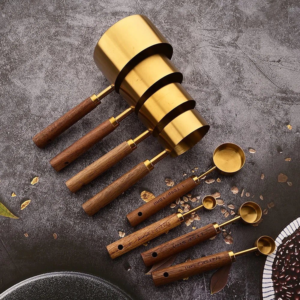 Tasses et Cuillères Doseuses en Inox avec Manche en Bois – Set de Mesure pour Pâtisserie, Café et Cocktails